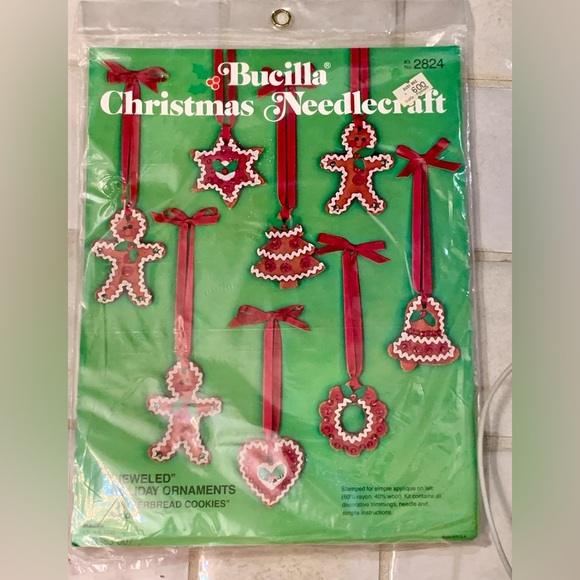 1970s Vintage Bucilla GINGERBREAD COOKIES Set of 8 Jeweled Oraments Kit No. 2824 - Picture 2 of 9